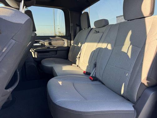 2024 RAM 3500 Big Horn Crew Cab 4x4 8' Box