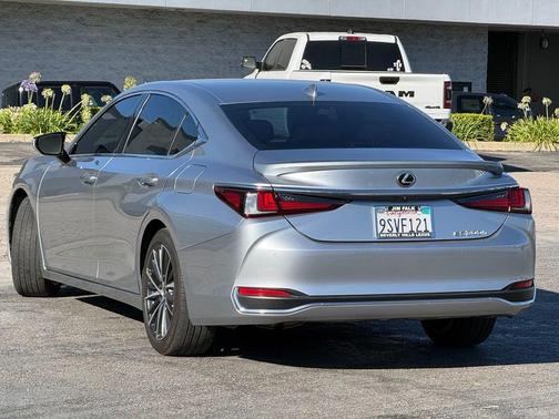Iridium 2025 Lexus ES 300h Base