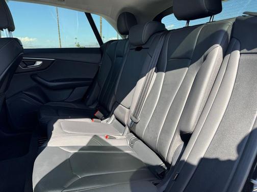 2023 Audi Q8 55 Premium