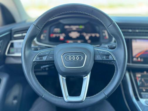 2023 Audi Q8 55 Premium