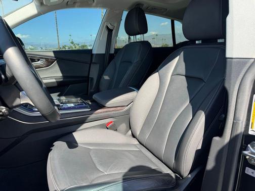 2023 Audi Q8 55 Premium