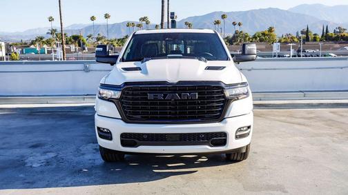 Ivory White Tri-Coat Pearlcoat 2026 RAM 1500 Laramie