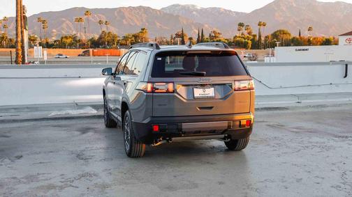 2026 Jeep Cherokee Laredo 4x4