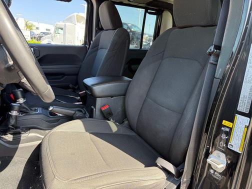 Black Clearcoat 2023 Jeep Gladiator Sport S