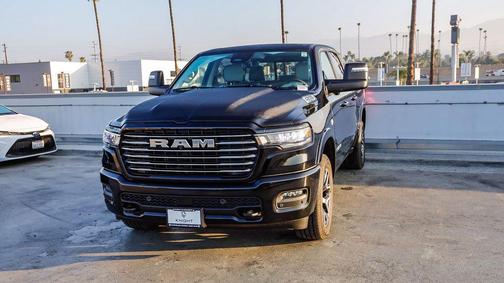 Diamond Black Crystal Pearlcoat 2026 RAM 1500 Laramie