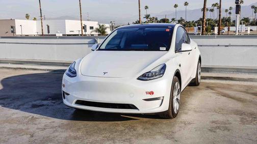 Pearl White Multi-Coat 2023 Tesla Model Y Long Range Dual Motor All-Wheel Drive