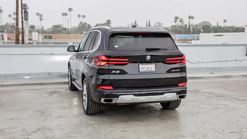 Black Sapphire Metallic 2024 BMW X5 xDrive40i