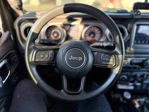 2023 Jeep Gladiator Sport