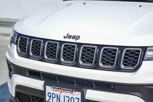 Bright White Clearcoat 2024 Jeep Compass Latitude
