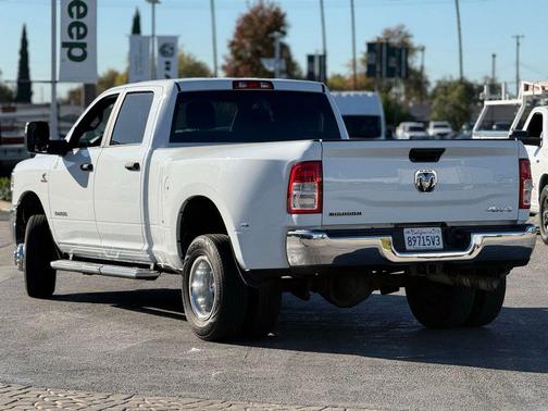 2024 RAM 3500 Big Horn Crew Cab 4x4 8' Box