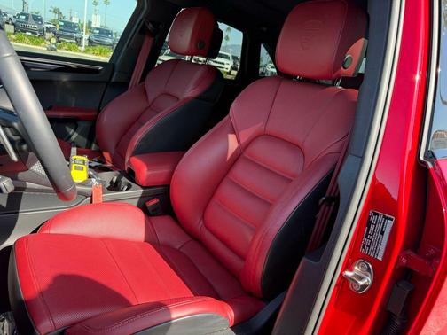 2025 Porsche Macan T