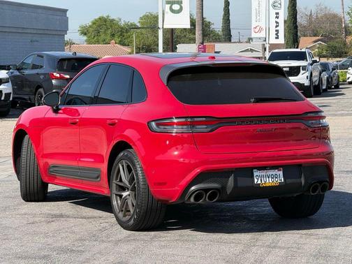 2025 Porsche Macan T