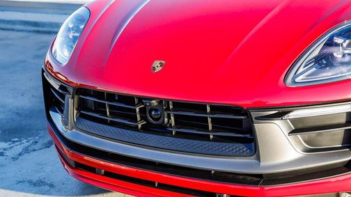 2025 Porsche Macan T