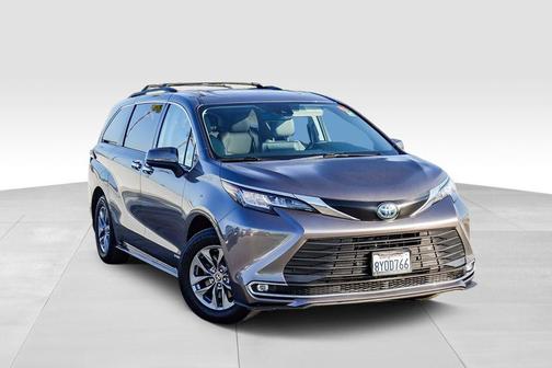 2021 Toyota Sienna XLE 7 Passenger