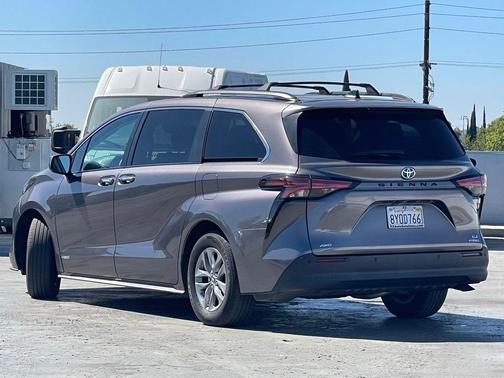 2021 Toyota Sienna XLE 7 Passenger