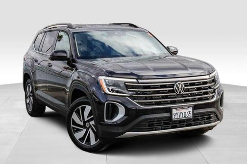 Deep Black Pearl 2024 Volkswagen Atlas 2.0T SE w/Technology 4MOTION