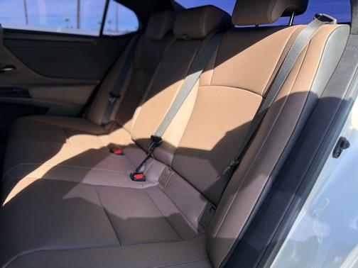 2024 Lexus ES 300h Base