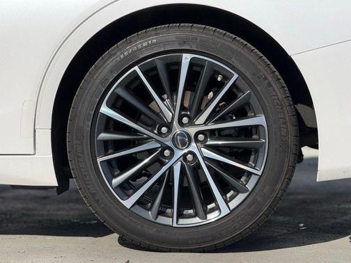 2024 Lexus ES 300h Base