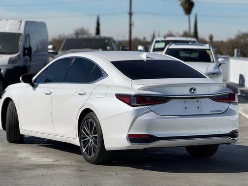 2024 Lexus ES 300h Base