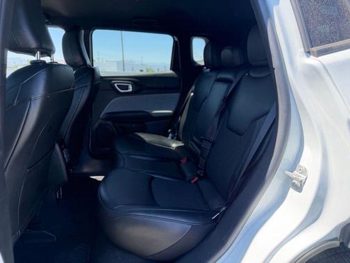 Bright White Clearcoat 2024 Jeep Compass Latitude