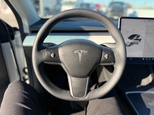 2022 Tesla Model Y Long Range Dual Motor All-Wheel Drive