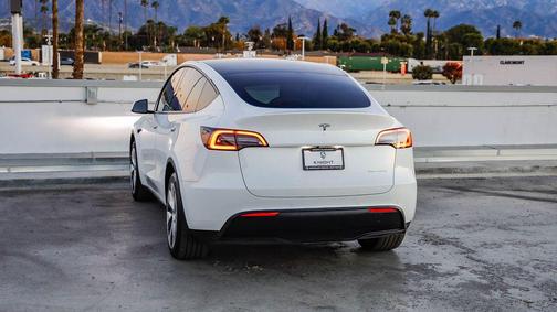 2022 Tesla Model Y Long Range Dual Motor All-Wheel Drive