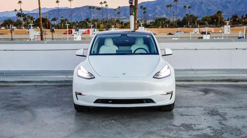 2022 Tesla Model Y Long Range Dual Motor All-Wheel Drive