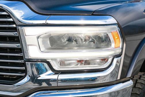 2020 RAM 2500 Laramie Crew Cab 4X4 6'4' Box