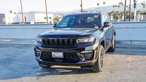 Diamond Black Crystal Pearlcoat 2025 Jeep Grand Cherokee Limited