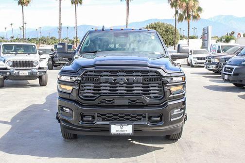 Diamond Black Crystal Pearlcoat 2026 RAM 3500 Big Horn Crew Cab 4x4 8' Box
