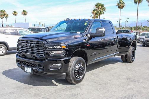 Diamond Black Crystal Pearlcoat 2026 RAM 3500 Big Horn Crew Cab 4x4 8' Box
