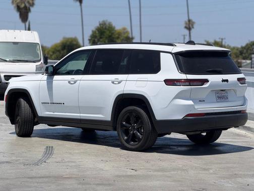 Bright White Clearcoat 2023 Jeep Grand Cherokee L Altitude