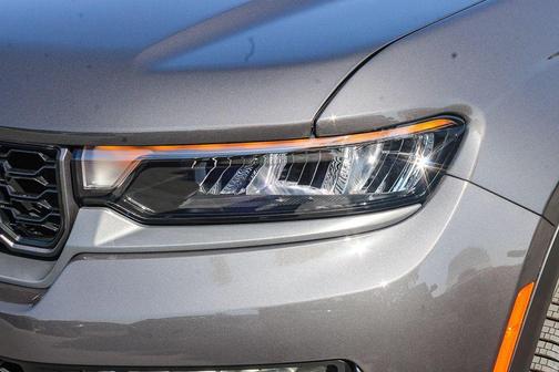 Baltic Gray Metallic Clearcoat 2026 Jeep Grand Cherokee Limited