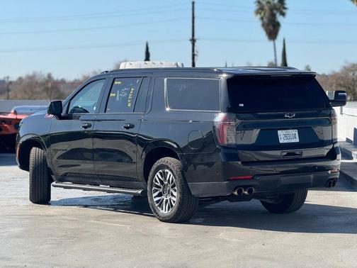 2025 Chevrolet Suburban 4WD Z71