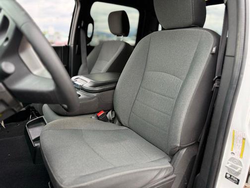 2024 RAM 1500 Classic Warlock Crew Cab 4x2 5'7' Box