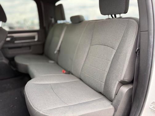 2024 RAM 1500 Classic Warlock Crew Cab 4x2 5'7' Box