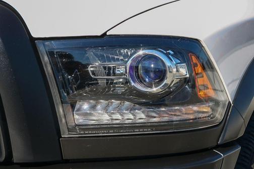 2024 RAM 1500 Classic Warlock Crew Cab 4x2 5'7' Box