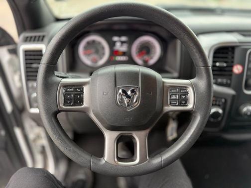 2024 RAM 1500 Classic Warlock Crew Cab 4x2 5'7' Box