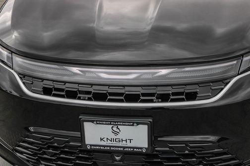 Diamond Black Crystal Pearlcoat 2027 Chrysler Pacifica L
