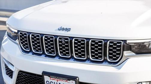 2022 Jeep Grand Cherokee Summit