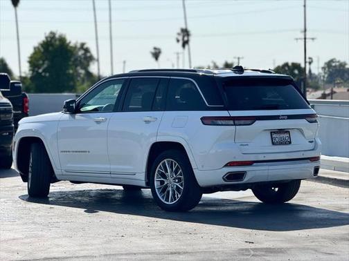 2022 Jeep Grand Cherokee Summit