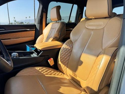 2022 Jeep Grand Cherokee Summit