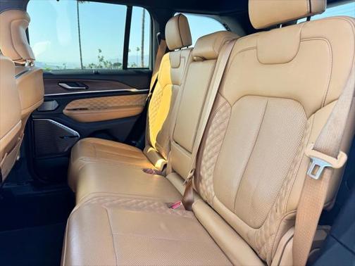 2022 Jeep Grand Cherokee Summit