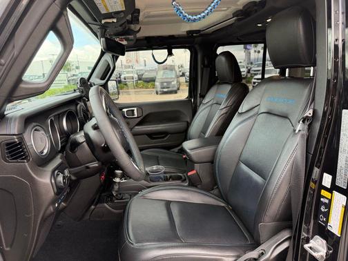 Black Clearcoat 2023 Jeep Wrangler 4xe Rubicon