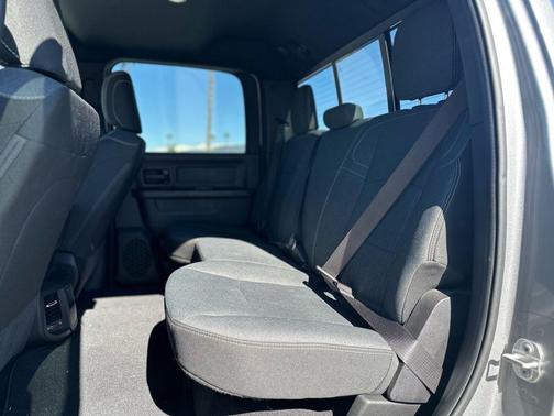 2022 RAM 2500 Tradesman Crew Cab 4x2 8' Box