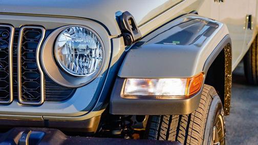 2025 Jeep Gladiator Sport S