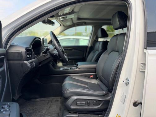 Platinum White Pearl 2025 Honda Pilot Touring 8-Passenger