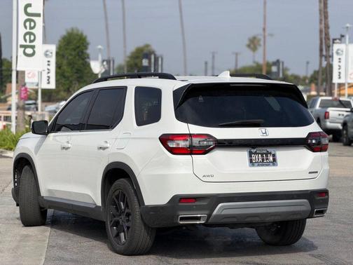 Platinum White Pearl 2025 Honda Pilot Touring 8-Passenger