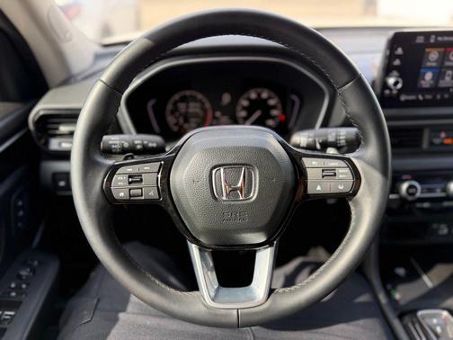 Platinum White Pearl 2025 Honda Pilot Touring 8-Passenger