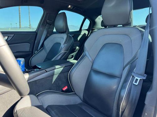 2022 Volvo S60 Recharge Plug-In Hybrid T8 R-Design